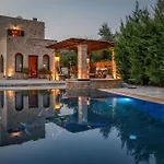 Olympia Villas *